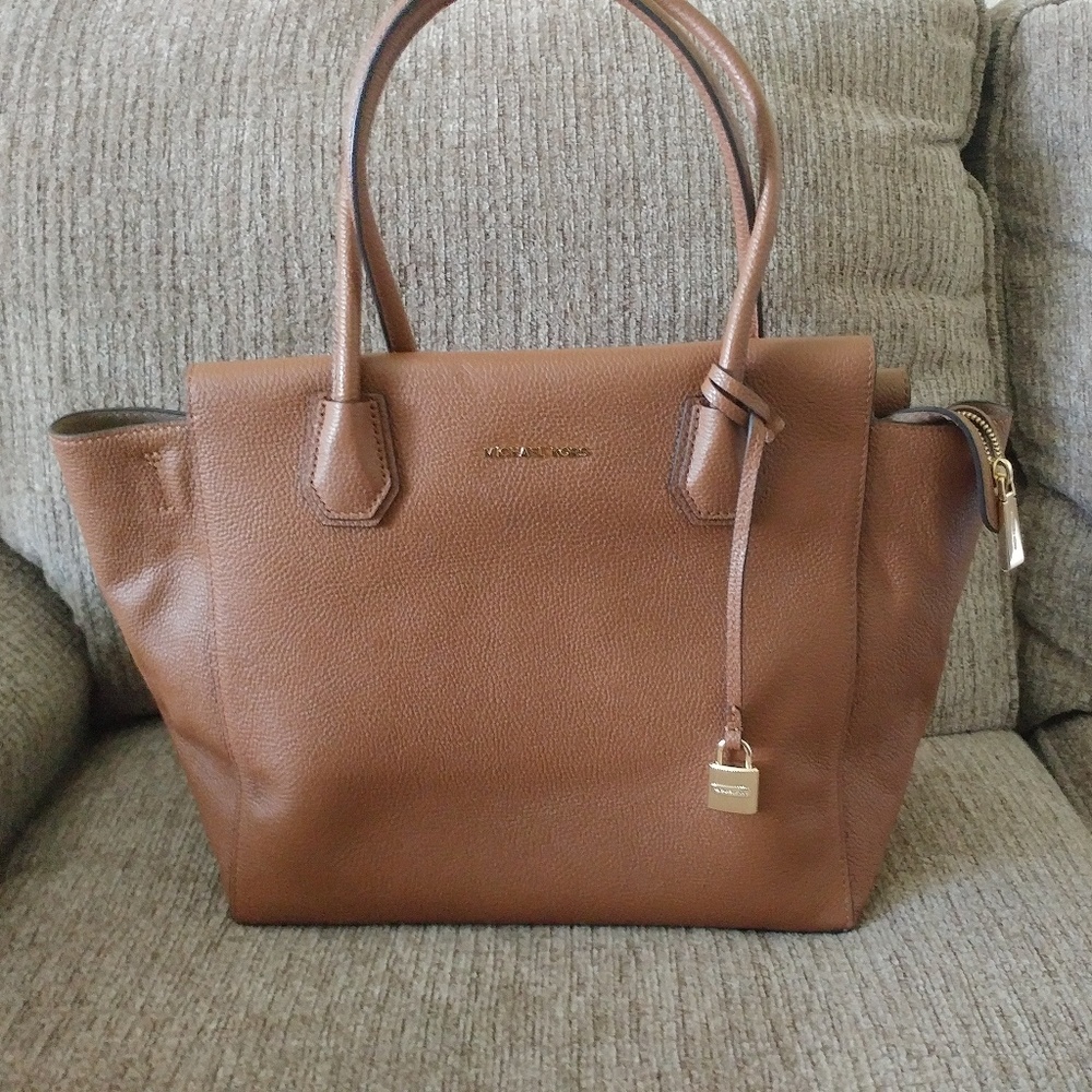 Gently used Michael Koss handbag🔥🙌💯